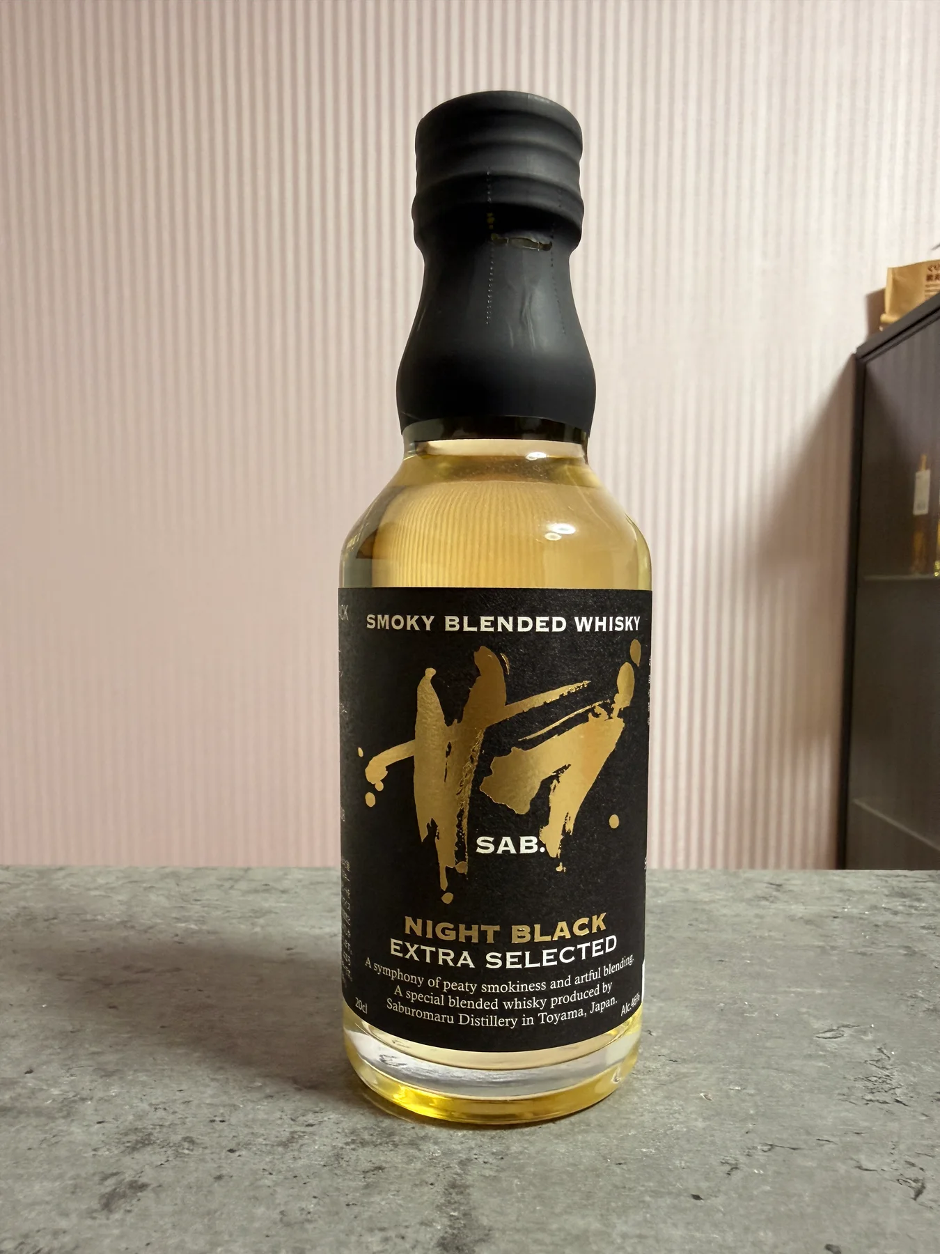 所有するSAB. NIGHT BLACK EXTRA SELECTED 200mlボトルの正面